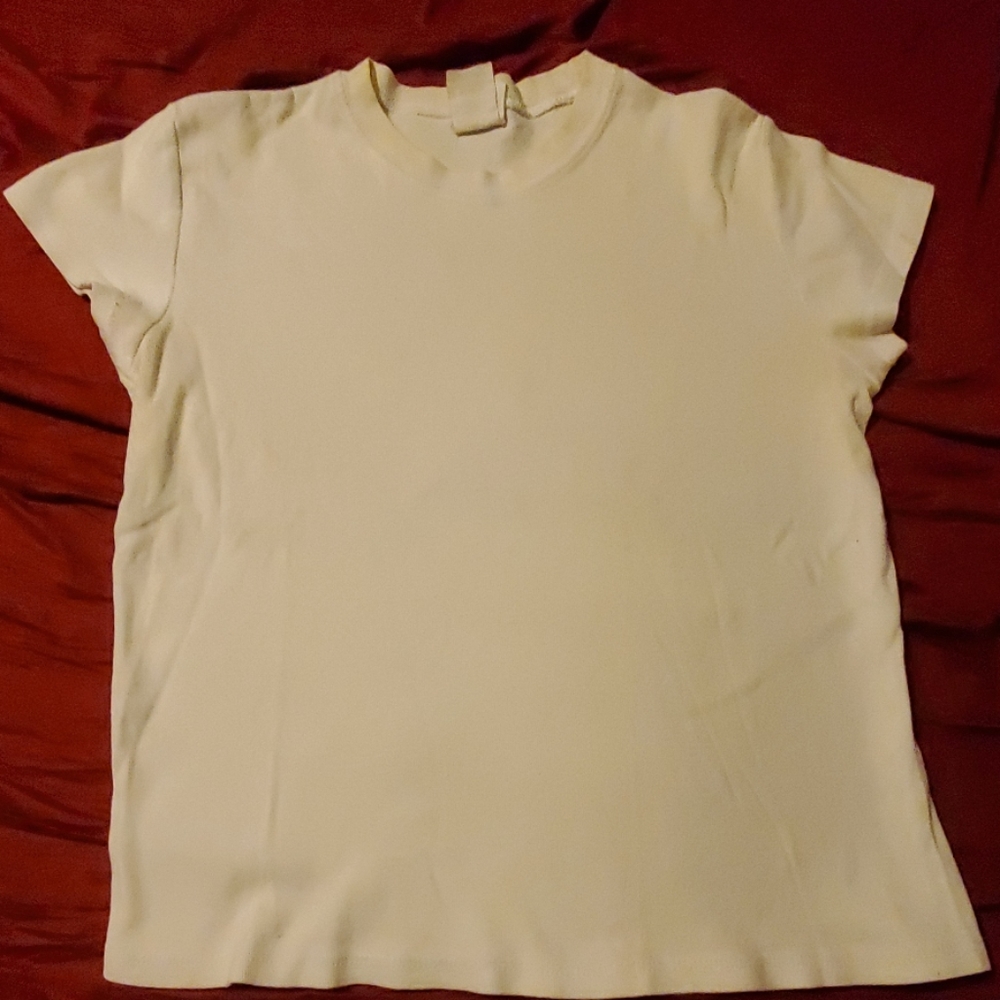 🌻 Plain white tee